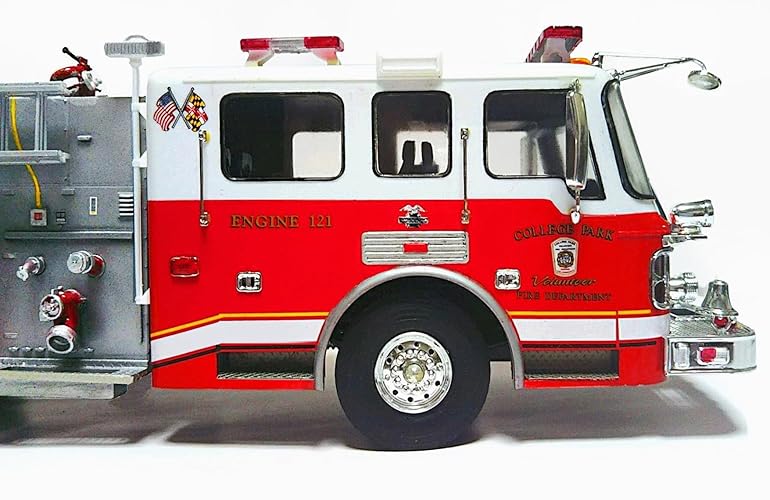 Amazon | トランペッター 1/25 アメリカ消防ポンプ車 プラモデル